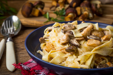 TAGLIATELLE-CON-SETAS